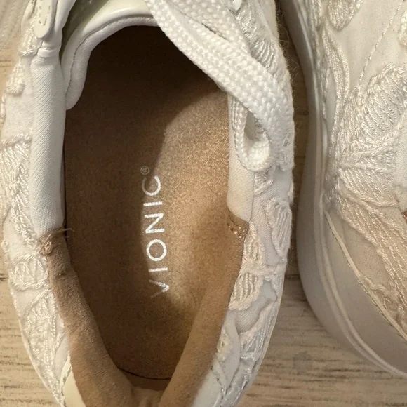 Vionic Kearney White Lace Platform Sneakers. NWOT. SO adorable and comfortable🥰 - Picture 6 of 8